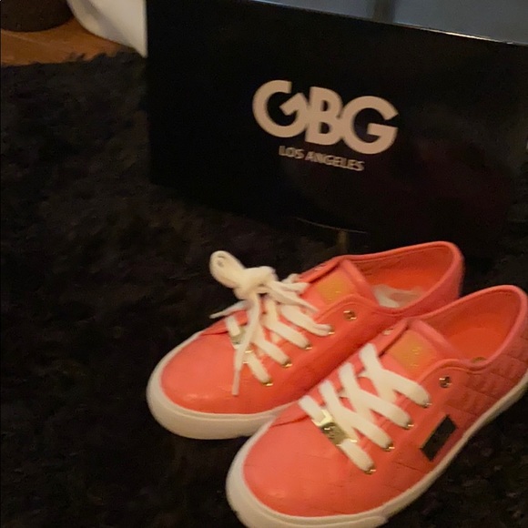 GBG Los Angeles Women's Backer Lace-Up Sneakers - Picture 6 of 7